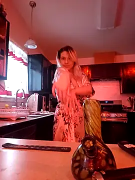 ScarletCallings420 online show from April 6, 2026, 4:46 am