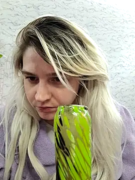 ScarletCallings420 online show from April 12, 2026, 7:50 pm