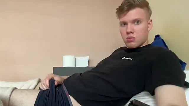 sexybooii6968 online show from October 13, 2025, 1:45 pm