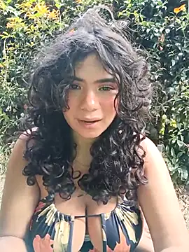 Snapshot of Simone_Miller chatting on September 15, 2025, 5:35 pm Simone Miller online show from September 15, 2025, 5:35 pm