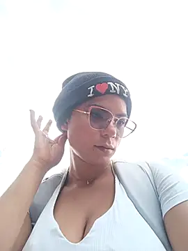 Snapshot of Simone_Miller chatting on March 17, 2025, 4:11 pm Simone Miller online show from March 17, 2025, 4:11 pm