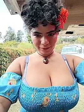 Snapshot of Simone_Miller chatting on September 8, 2025, 5:23 pm Simone Miller online show from September 8, 2025, 5:23 pm