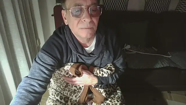 HETEREOMAN online show from December 15, 2025, 4:46 pm