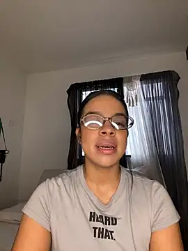 trianawhite online show from December 21, 2025, 3:25 pm