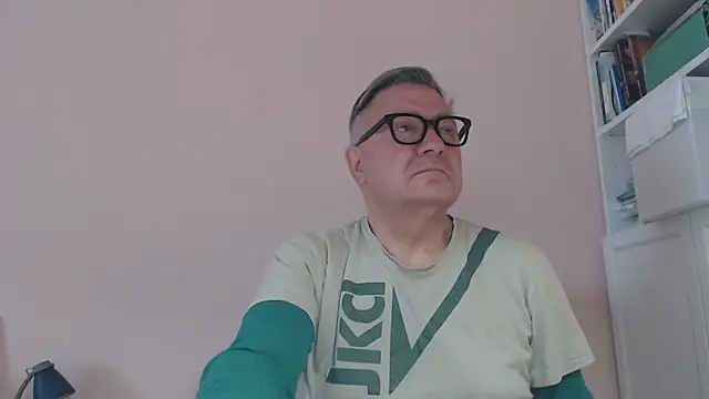 Snapshot of YOU6me chatting on May 16, 2026, 7:40 am YOU6me online show from May 16, 2026, 7:40 am