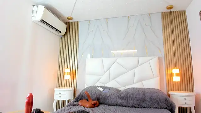 lissetlong69 online show from February 25, 2025, 8:47 am