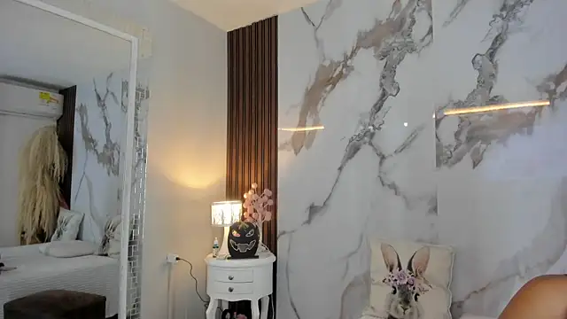 hannahill69 online show from October 9, 2025, 4:35 am