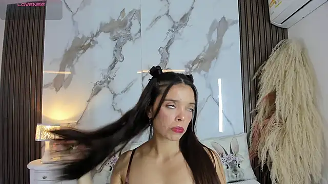 hannahill69 online show from February 20, 2026, 4:42 am