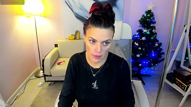 PenelopeEricaa online show from December 31, 2024, 7:10 am