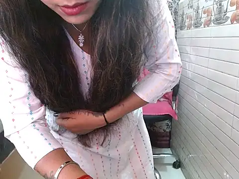 LovingPihu online show from March 30, 2026, 6:04 am