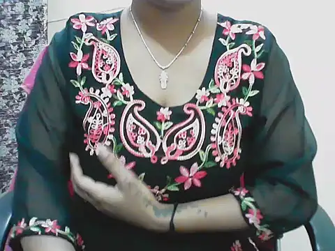 LovingPihu online show from May 11, 2026, 5:31 am