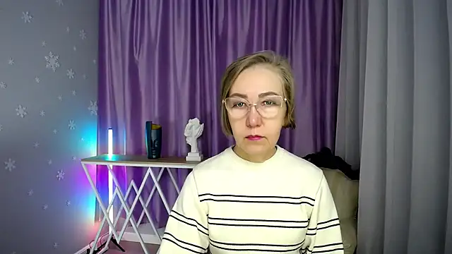 queen a n i online show from October 13, 2025, 8:05 am