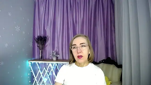 queen a n i online show from May 3, 2026, 7:24 am