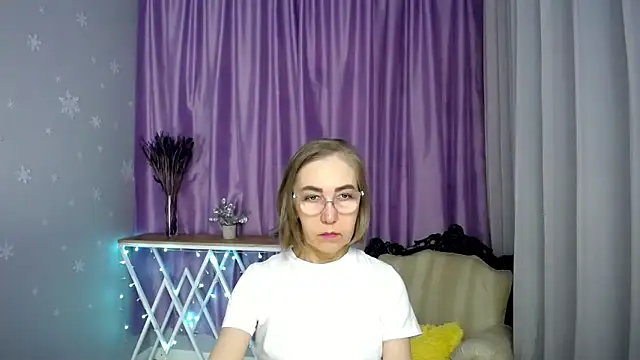 queen a n i online show from April 19, 2026, 9:43 am