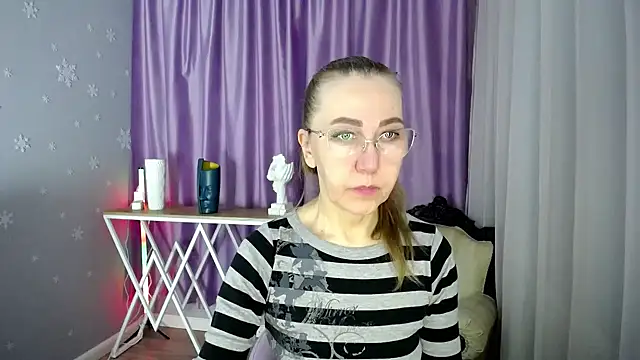 queen a n i online show from March 6, 2025, 8:19 am