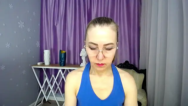 queen a n i online show from March 19, 2025, 12:12 pm