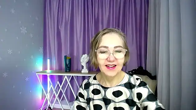 queen a n i online show from November 15, 2025, 11:47 am