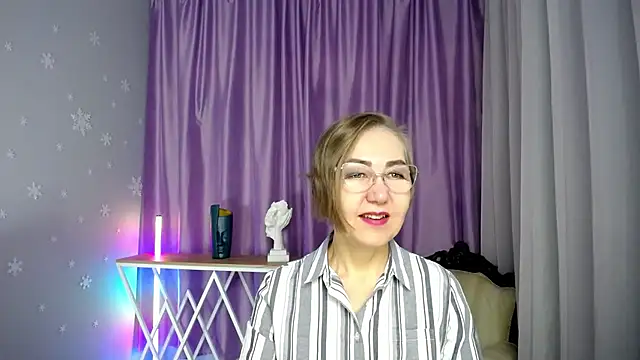 queen a n i online show from November 20, 2025, 8:15 am