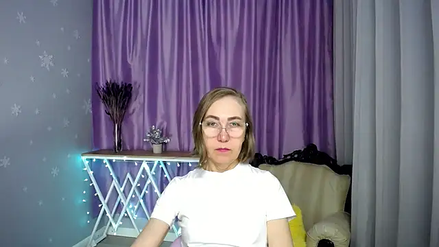 queen a n i online show from April 18, 2026, 9:00 am