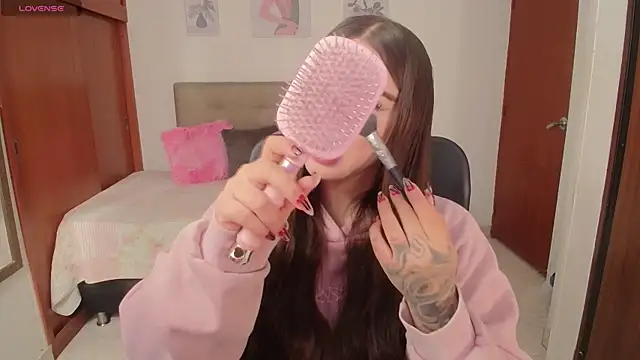 Miley Baker online show from October 27, 2025, 4:19 pm