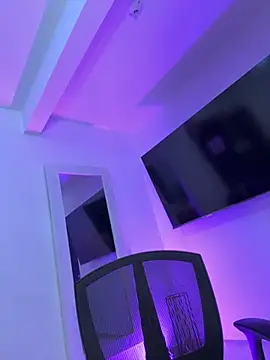 kem hott online show from October 14, 2025, 4:46 am