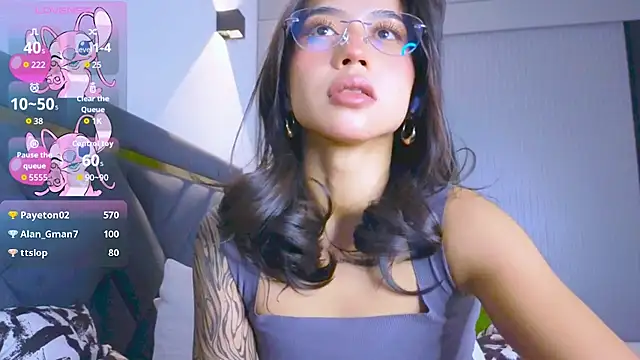 Mia Tin online show from November 19, 2025, 3:34 pm