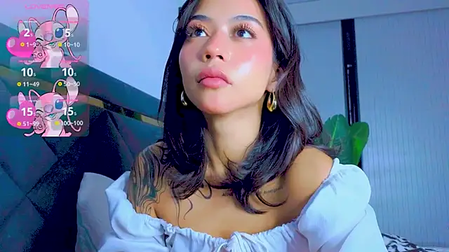 Mia Tin online show from September 12, 2025, 2:17 pm