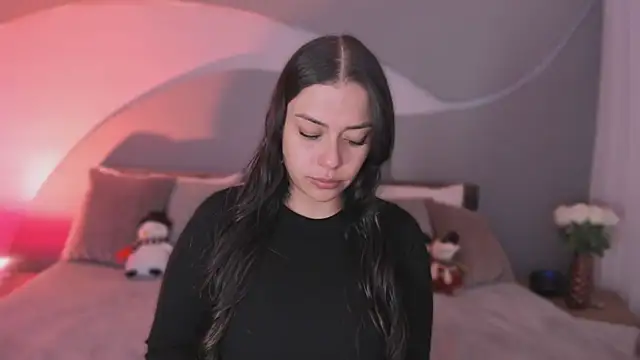 Nicolle W online show from December 3, 2025, 11:42 am