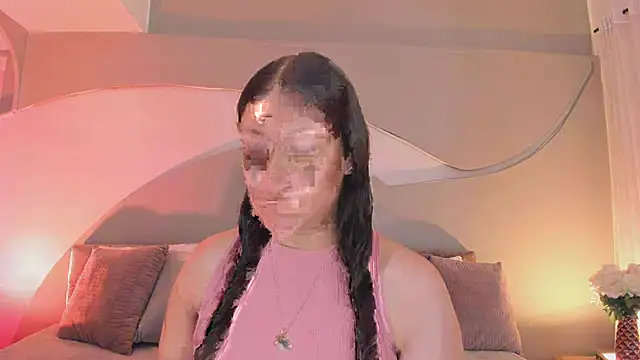 Nicolle W online show from October 29, 2025, 11:53 am