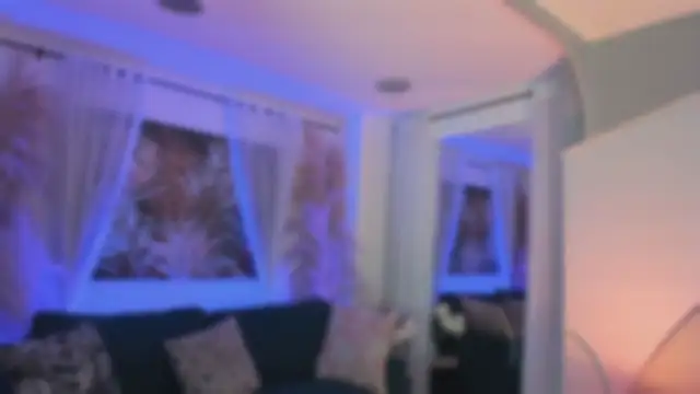 Nicolle W online show from November 25, 2025, 11:43 am