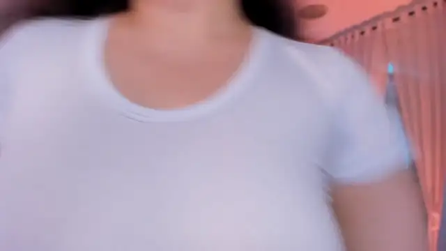 Nicolle W online show from March 31, 2026, 11:45 am