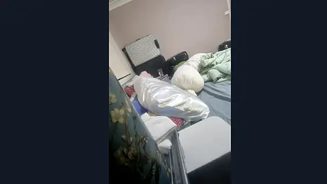 Snapshot of AmateurGuy23 chatting on December 31, 2024, 3:31 pm AmateurGuy23 online show from December 31, 2024, 3:31 pm