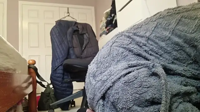 Snapshot of AmateurGuy23 chatting on October 27, 2025, 4:24 am AmateurGuy23 online show from October 27, 2025, 4:24 am