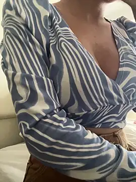 Snapshot of DulceMya6 chatting on May 25, 2026, 12:15 pm DulceMya6 online show from May 25, 2026, 12:15 pm