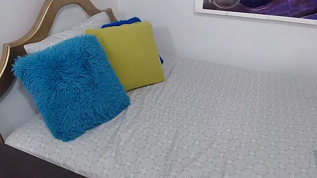 emiliaa hot online show from February 15, 2025, 9:28 pm