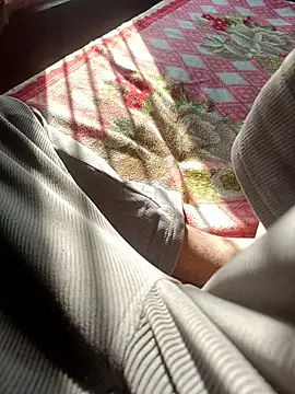 Snapshot of LoLZzZz_ chatting on December 3, 2025, 10:14 am LoLZzZz online show from December 3, 2025, 10:14 am