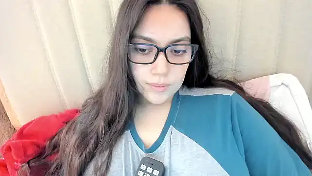 Snapshot of roniewester chatting on June 6, 2026, 4:01 pm roniewester online show from June 6, 2026, 4:01 pm