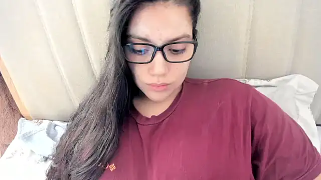 Snapshot of roniewester chatting on December 19, 2025, 1:57 pm roniewester online show from December 19, 2025, 1:57 pm