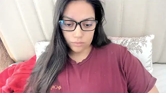 Snapshot of roniewester chatting on November 17, 2025, 2:43 pm roniewester online show from November 17, 2025, 2:43 pm