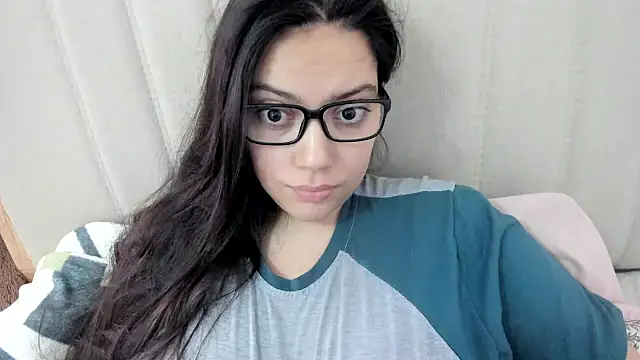 Snapshot of roniewester chatting on October 13, 2025, 12:40 pm roniewester online show from October 13, 2025, 12:40 pm