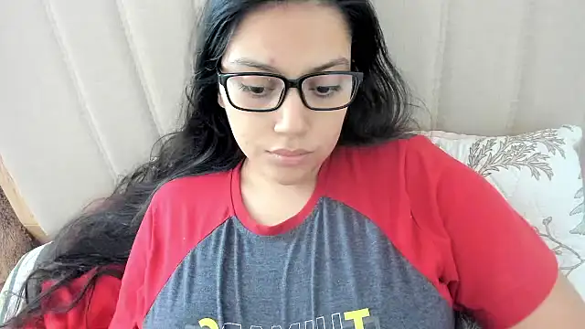 Snapshot of roniewester chatting on November 18, 2025, 3:15 pm roniewester online show from November 18, 2025, 3:15 pm