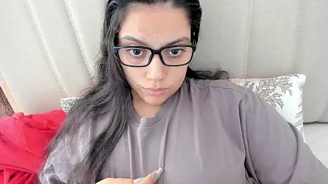 Snapshot of roniewester chatting on November 19, 2025, 1:55 pm roniewester online show from November 19, 2025, 1:55 pm