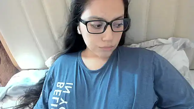 Snapshot of roniewester chatting on November 9, 2025, 2:32 pm roniewester online show from November 9, 2025, 2:32 pm