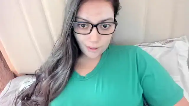 Snapshot of roniewester chatting on November 30, 2025, 2:07 pm roniewester online show from November 30, 2025, 2:07 pm