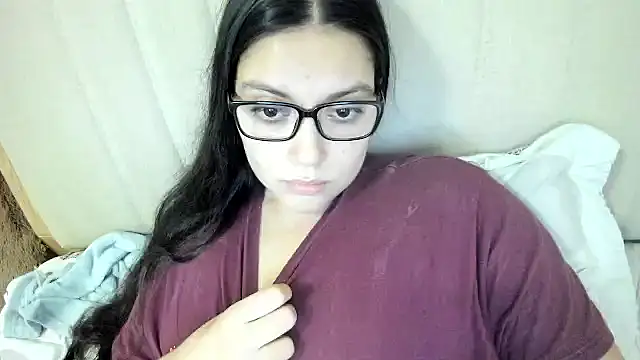 Snapshot of roniewester chatting on December 21, 2025, 2:24 am roniewester online show from December 21, 2025, 2:24 am