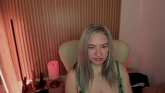 MarianL0ve online show from March 19, 2025, 10:44 am