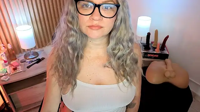 MarianL0ve online show from May 20, 2026, 10:01 am