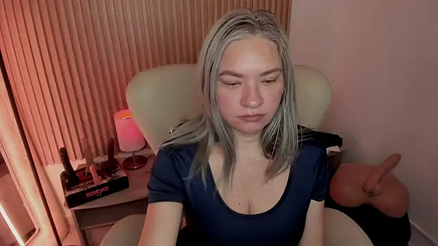 MarianL0ve online show from March 20, 2025, 10:43 am