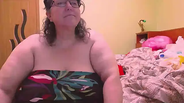 Snapshot of HugeTits chatting on November 25, 2025, 2:01 am HugeTits online show from November 25, 2025, 2:01 am