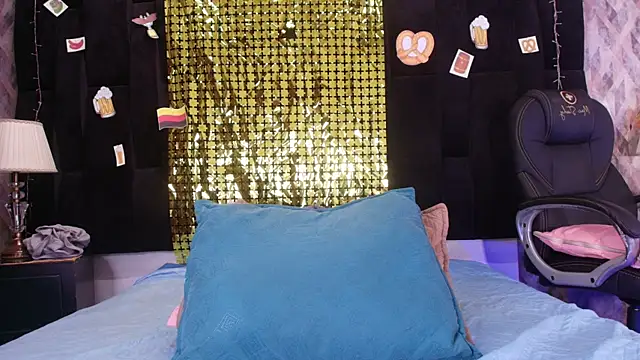 shelsyloreds online show from September 23, 2025, 12:01 pm